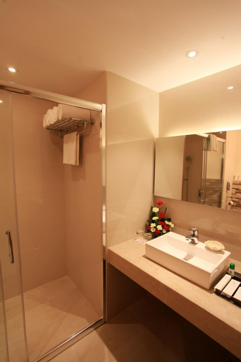 Bathroom 7