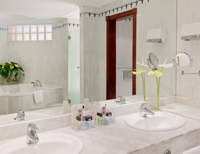 Bathroom 4, H10 Playa Meloneras Horizons Collection, Las Palmas