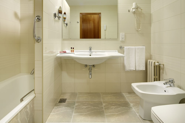 Bathroom 4, Blanca de Navarra, Navarra