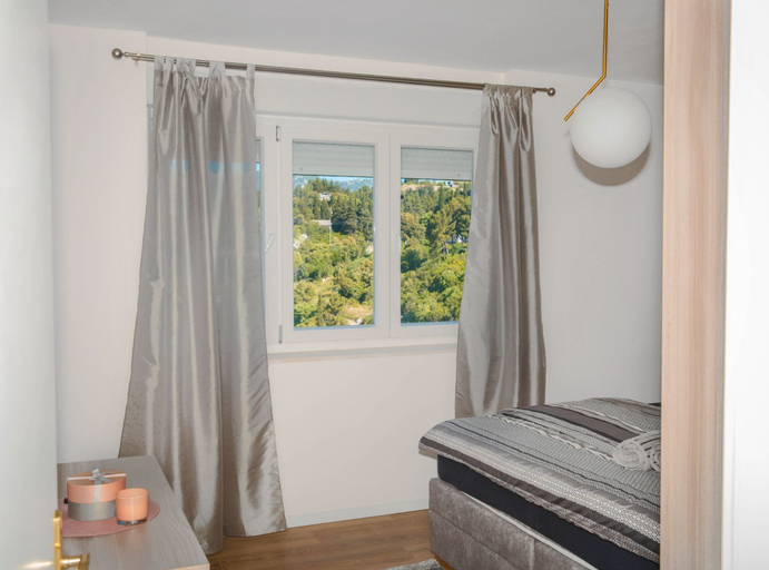 Bedroom 2, Apartment Matko, Ploče