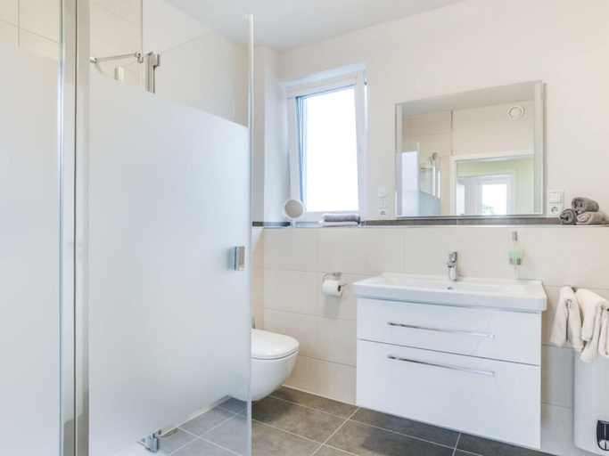 Bathroom 3, Uitzicht op de Pellenz, Mayen-Koblenz
