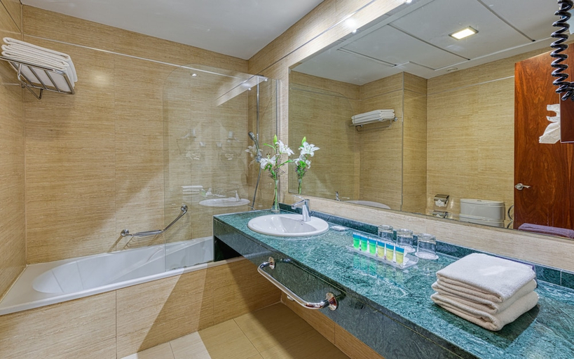 Bathroom 4, SENATOR GRANADA SPA HOTEL, Granada