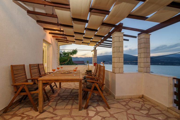 Others 3, Apartment "Duma", Trogir
