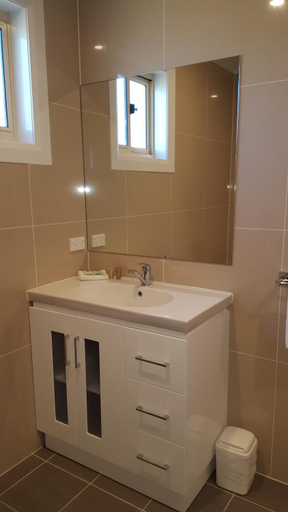 Bathroom 4, Bathurst Gold Panner, Bathurst Regional - Pt A