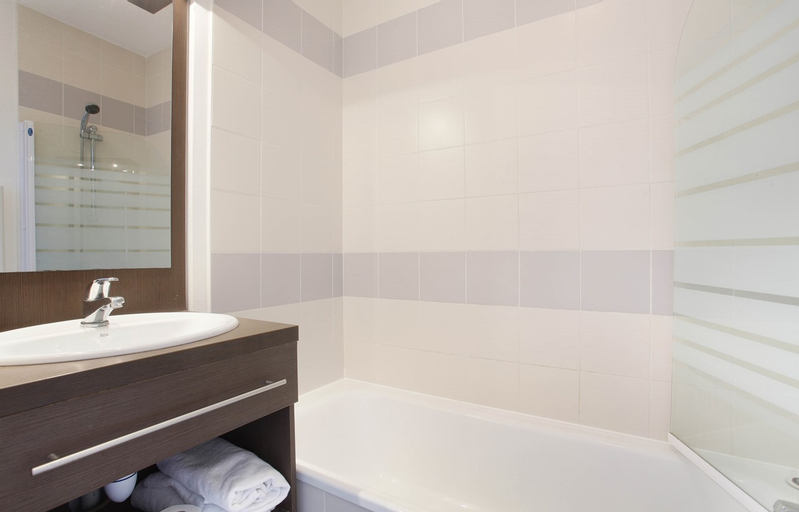 Bathroom 14