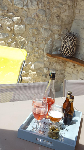 Food & Drinks 5, Cottage in a castle between vineyards and lavender, Drôme