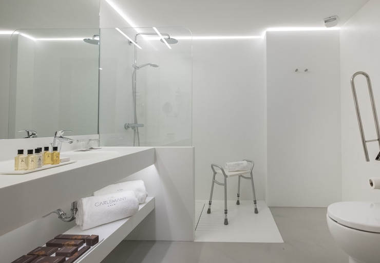 Bathroom 4, Carlemany, Girona
