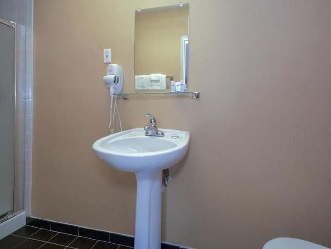 Bathroom 14