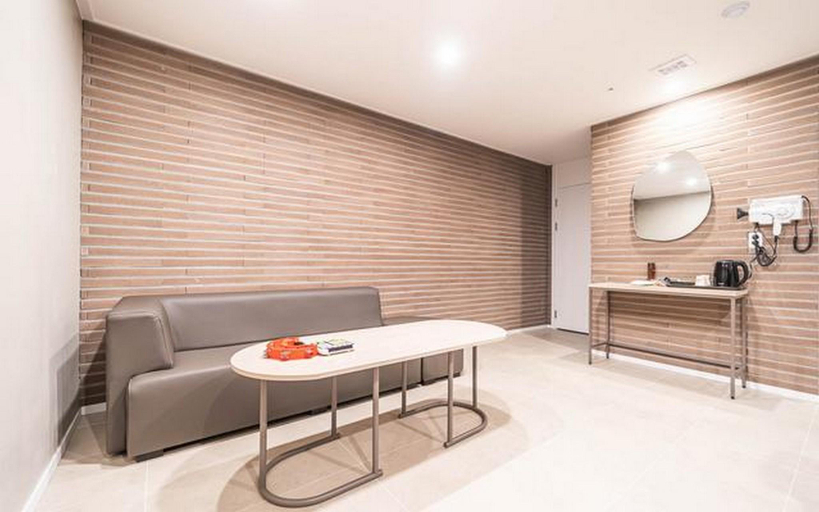 Others 2, Ansan Hotelbox, Hwaseong