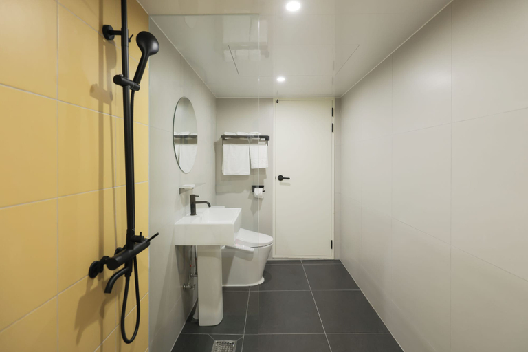 Bathroom 2, Time Terminal Hotel Daejeon 2nd by Anook, Dong