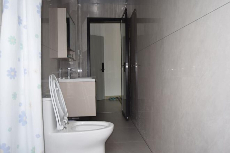 Bathroom 3, Yongding Tulou Mengtian Inn, Longyan