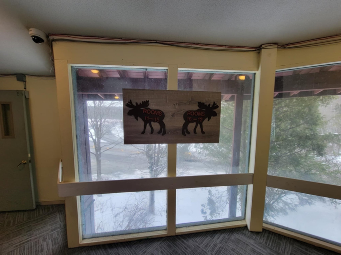 Others 4, Pinnacle Lodge, Bennington