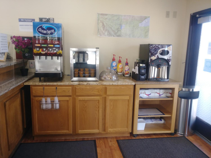 Food & Drinks 5, Oakridge Inn and Suites, Lane
