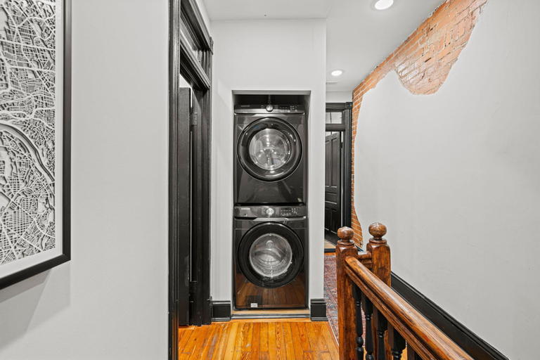 Room 4, Spacious Historic Retreat - Logan Circle Rowhouse, Washington D.C.