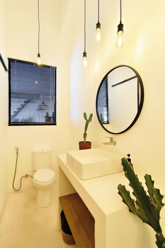Bathroom 2, Corner House, Badung