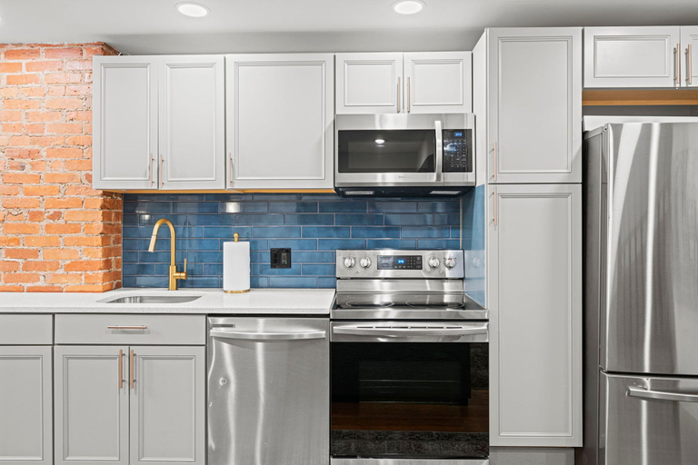 Room 5, Spacious Historic Retreat - Logan Circle Rowhouse, Washington D.C.