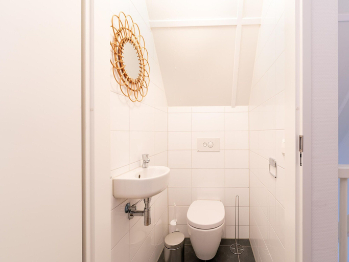 Bathroom 3, Holiday Home in Scherpenisse Near Nature Reserve, Tholen