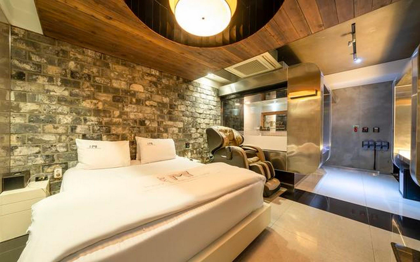 Bedroom 2, Daegu Dongseongro MTM, Buk