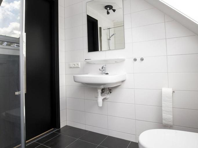Bathroom 3, Beautiful villa with spacious garden, Skarsterlân