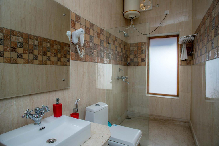 Bathroom 2, Amala by VEO - Part of StayVista, Tehri Garhwal