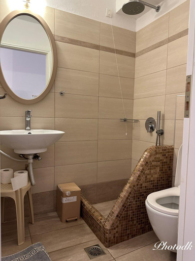 Bathroom 2, Santa Barbara, South Aegean