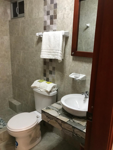 Bathroom, Hotel Seny, Ambato
