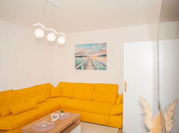 Others 5, Apartment Matko, Ploče