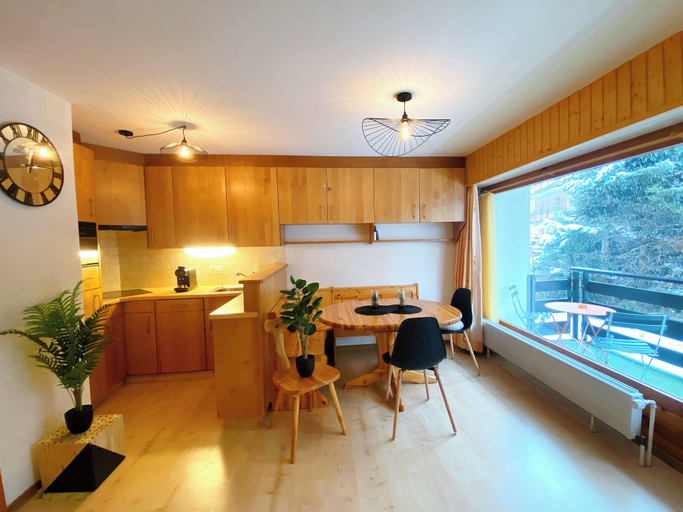 Others 4, Appartement central et parking gratuit, Conthey