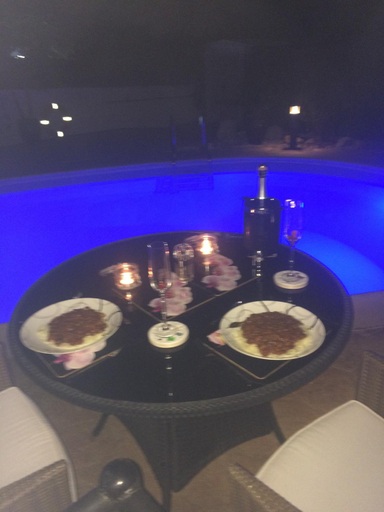 Food & Drinks 5, Villa Laurel