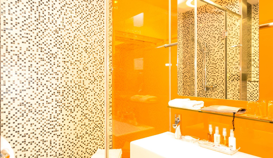 Bathroom 12