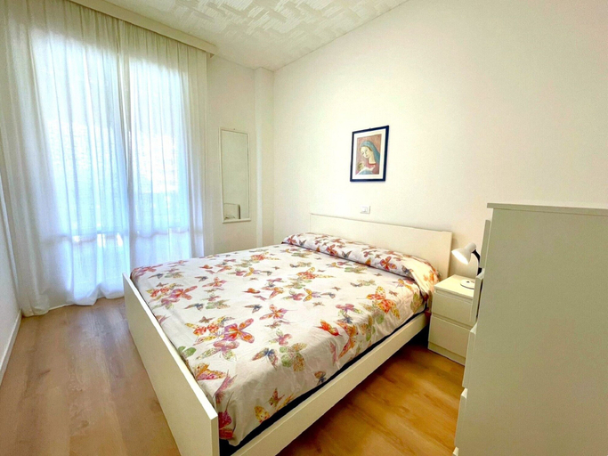 Room, Apartment by the Beach With Pool View, Venezia