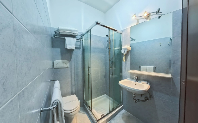 Bathroom 3, Hotel Capo Circeo, Latina