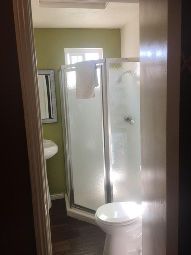 Bathroom, Route 66 Motel - Rialto, San Bernardino