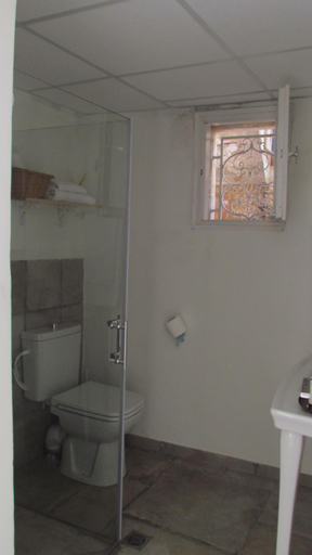 Bathroom 3, Legatia, Jerusalem