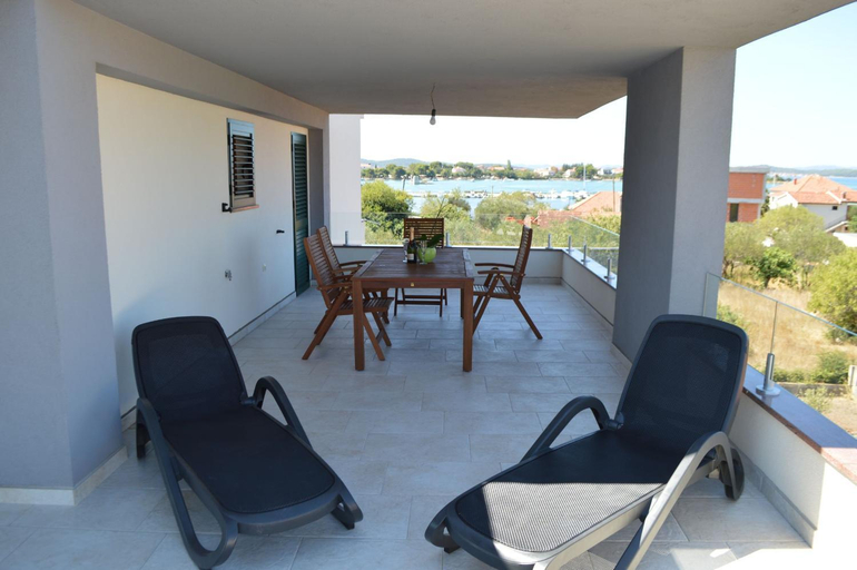 Others 5, Apartmani Mila, Sukošan