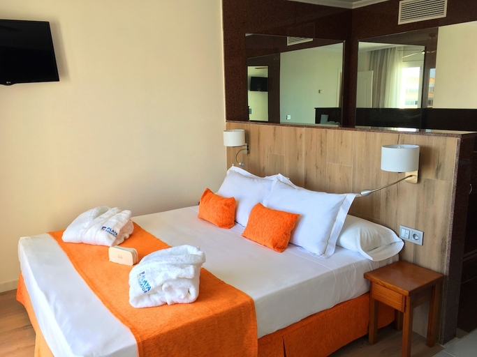 Bedroom 2, Playasol Aquapark & Spa Hotel, Almería