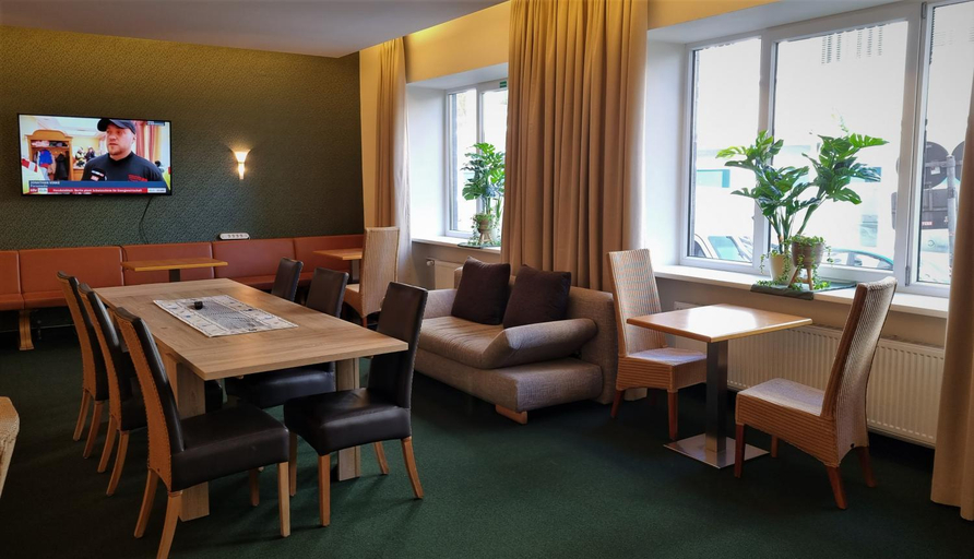 Others 5, MINGA hotel, München