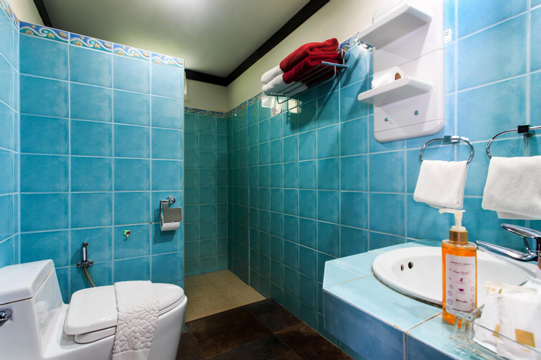 Bathroom 13