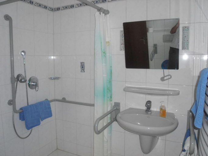 Bathroom 4, Beckmann-visser Modern Retreat, Leer