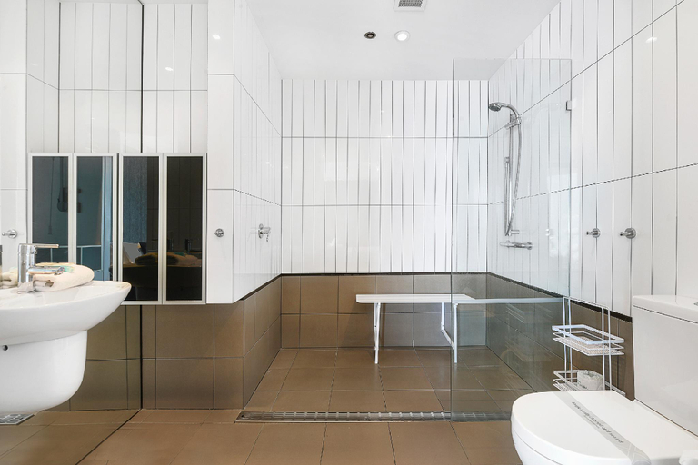 Bathroom 10