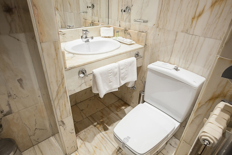 Bathroom 3, Europa Hotel, Navarra