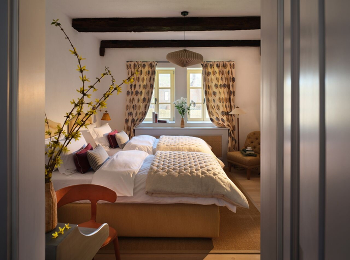 Bedroom 2, Bethlen Estates Transylvania, Danes