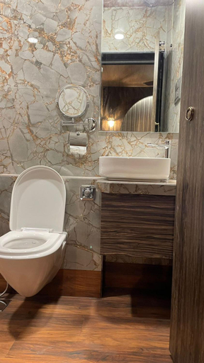 Bathroom 3, Cold Spot Village Resort, Satara