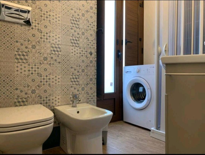 Bathroom 3, Piano di Gamez Apartments, Agrigento