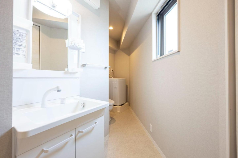 Bathroom 2, Mat Hikifune, Sumida