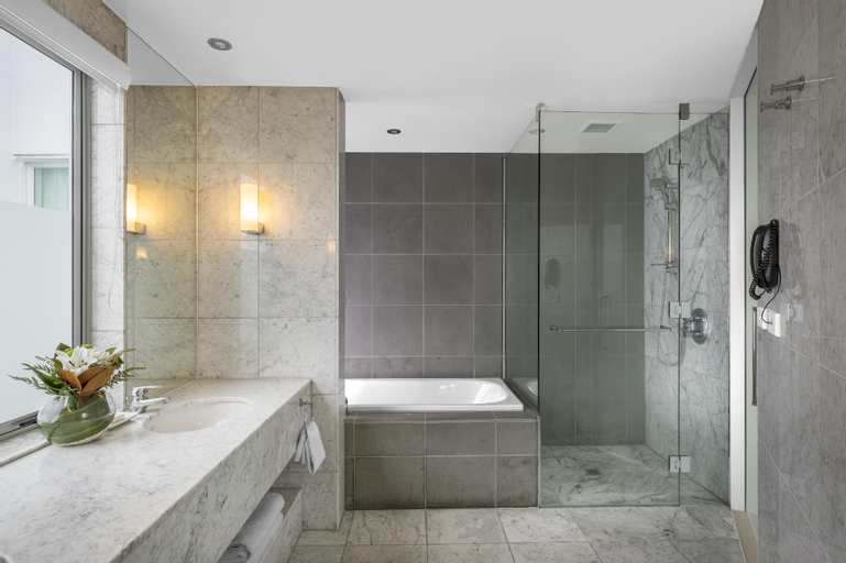 Bathroom 16