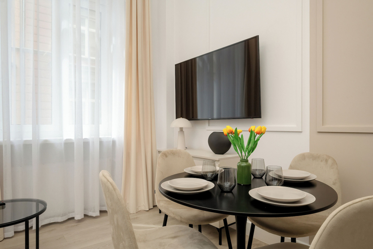 Others 4, Cozy Apartment for 8 by Renters, Środa Śląska
