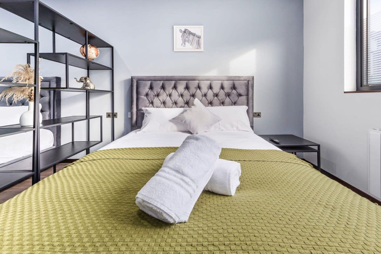 Room 2, Serviced Studio Flat Near Camden Euston Station, London