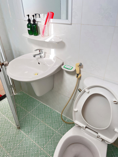 Bathroom 4, Gia Tu Hotel, Bien Hoa