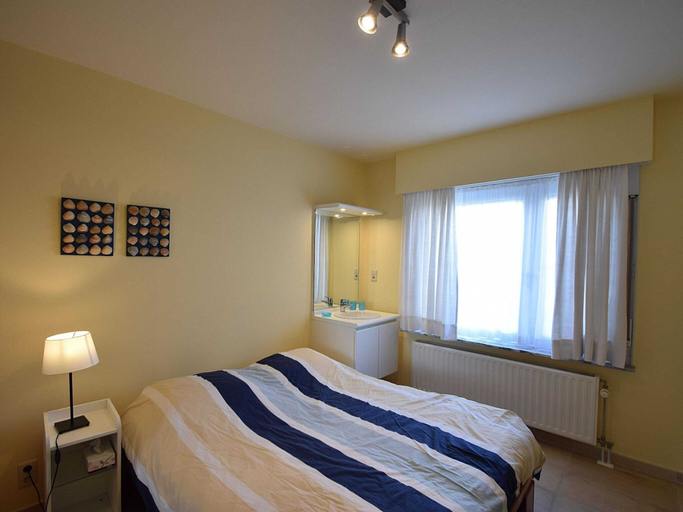 Bedroom 2, Apartment in De Haan Near the Beach, West-Vlaanderen